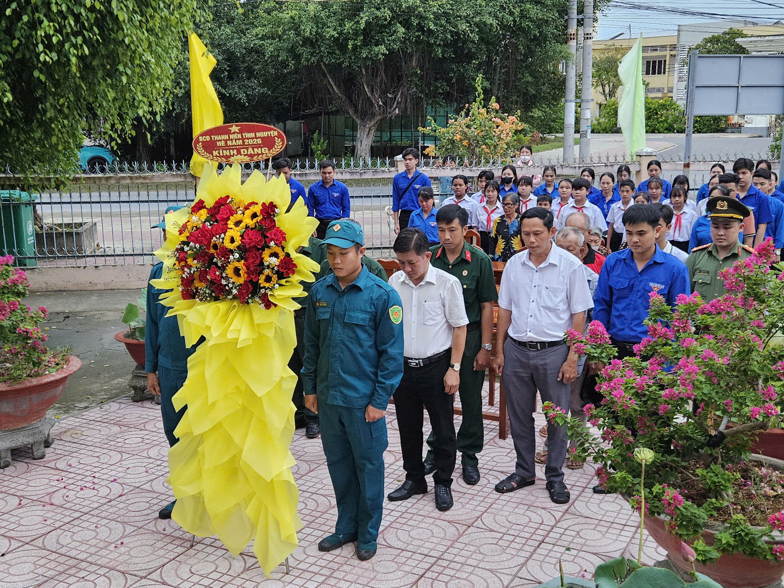Đoàn phường Hòa Thuận tổ chức lễ thắp nến tri ân kỷ niệm 79 năm ngày thương binh - liệt sĩ (27/7/1947 - 27/7/2026)