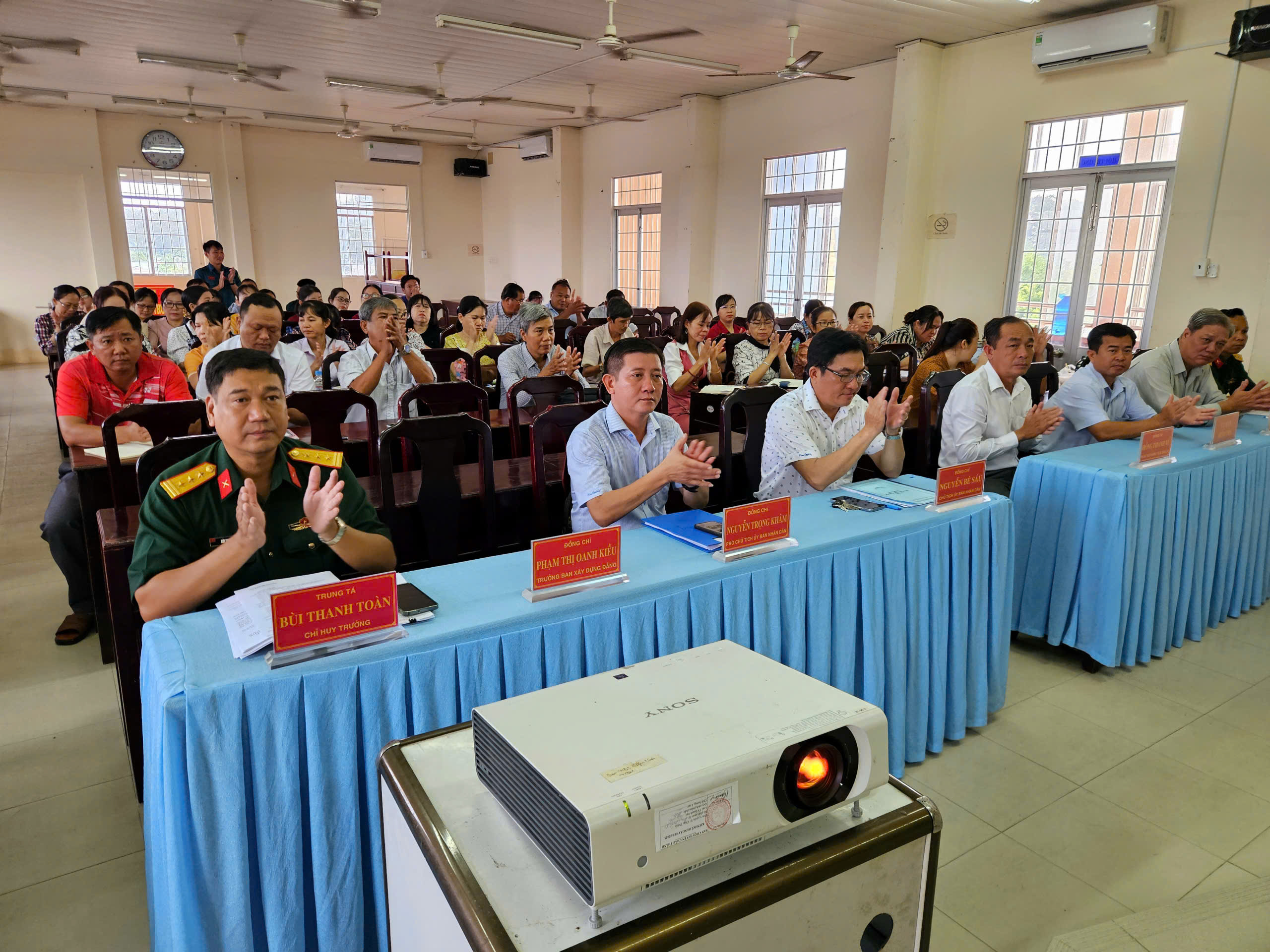 Phường Hòa Thuận khai giảng lớp bồi dưỡng kiến thức quốc phòng và an ninh đối tượng 4 năm 2026