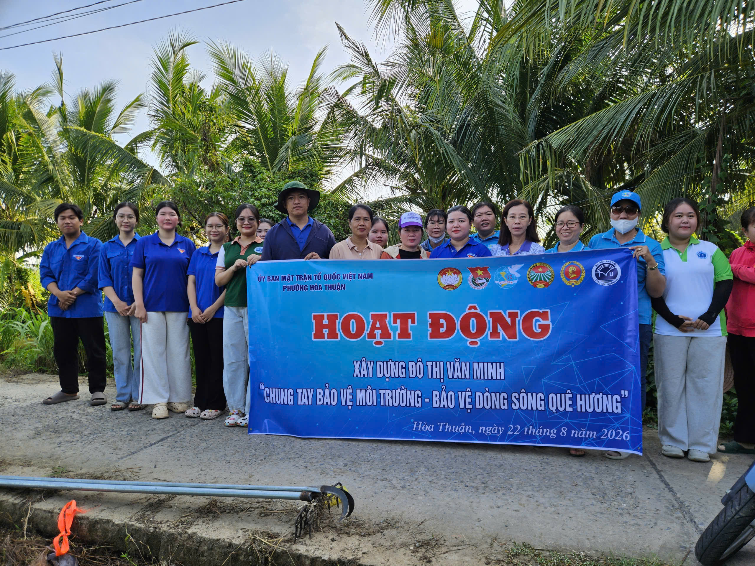 Ủy ban MTTQ Việt Nam phường Hòa Thuận ra quân bảo vệ môi trường, bảo vệ dòng sông quê hương