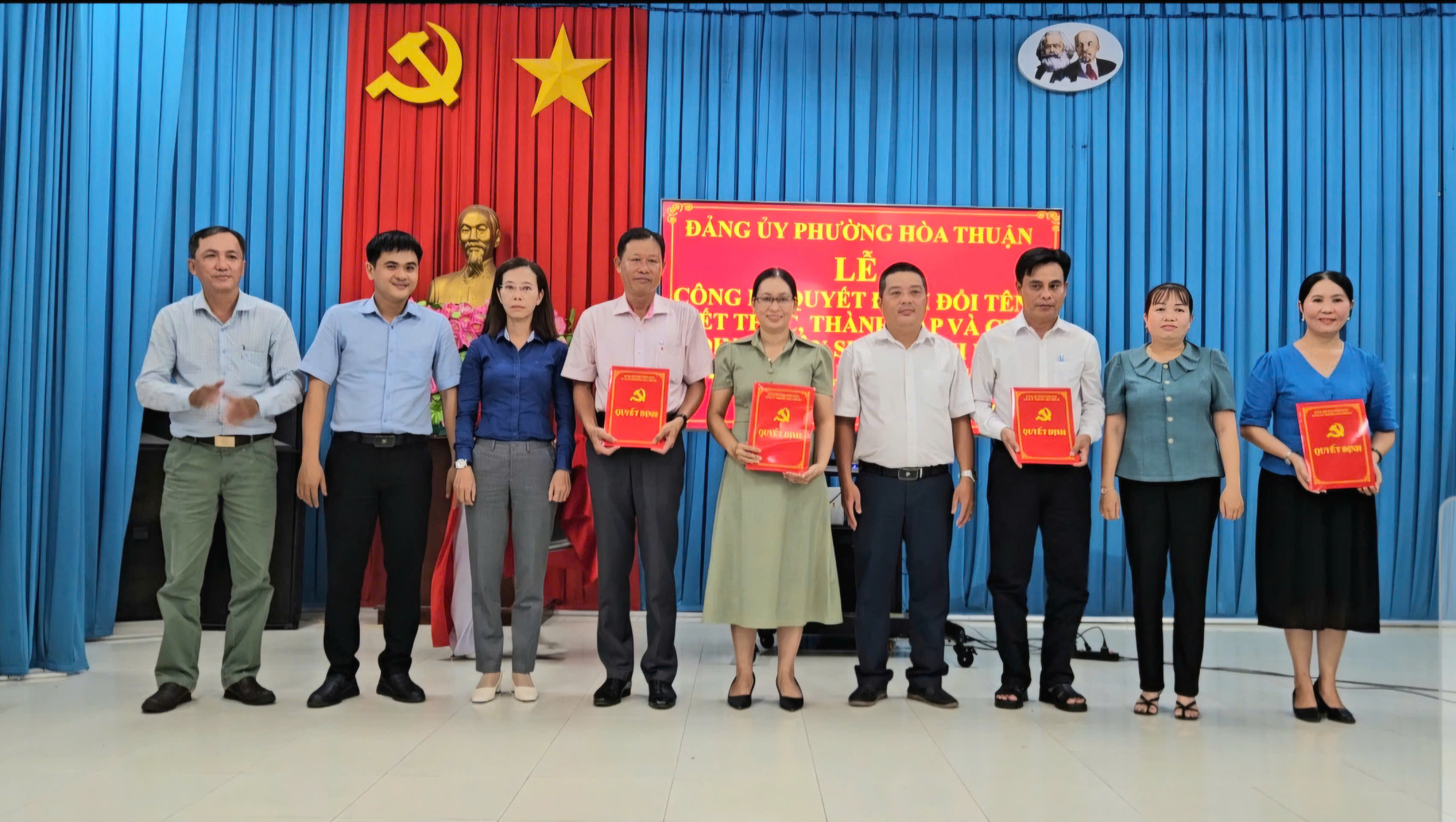Phường Hòa Thuận công bố quyết định thành lập mới các chi bộ trực thuộc