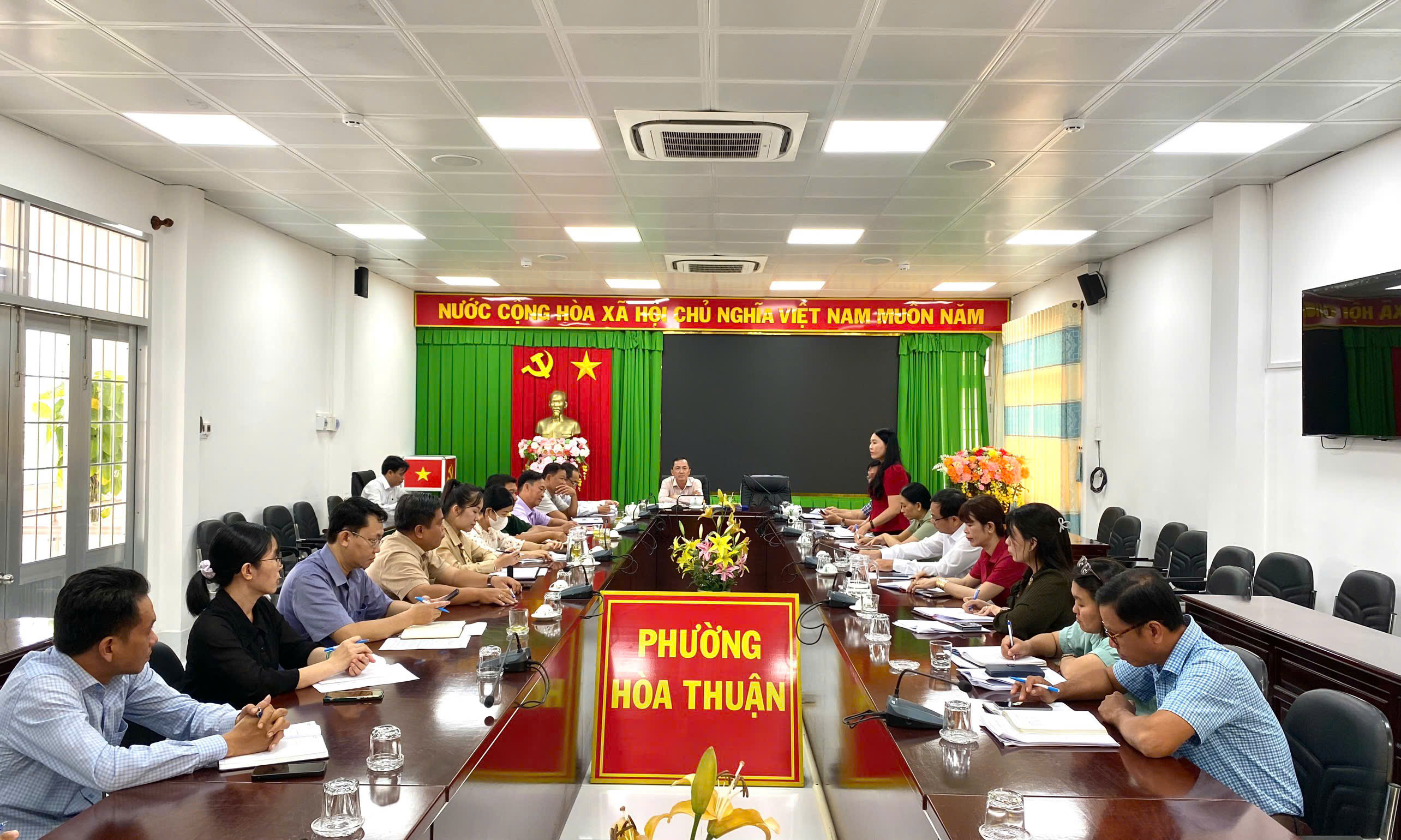 Ban Thường vụ Đảng ủy Phường Hòa Thuận tổ chức buổi làm việc với Chi ủy các chi bộ khối Chính quyền
