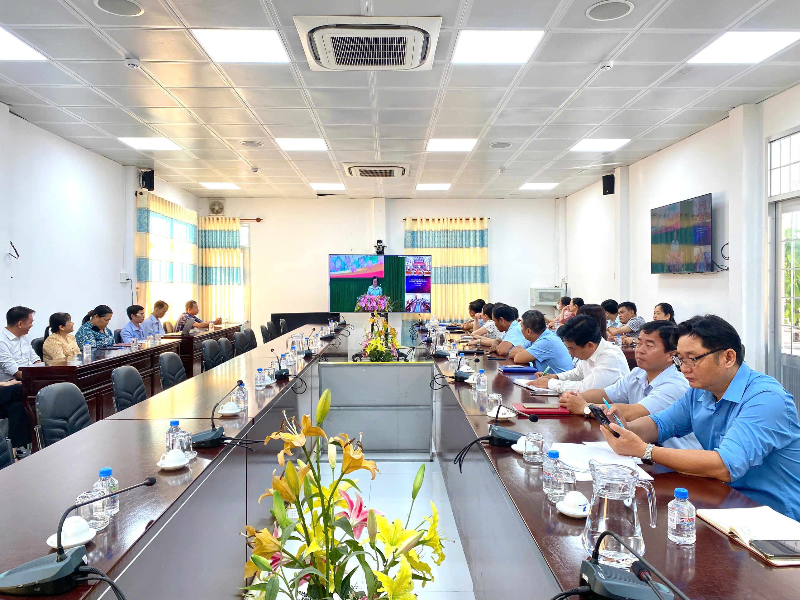Phường Hòa Thuận tham dự Hội nghị trực tuyến giới thiệu giải pháp chuyển đổi số, ứng dụng trí tuệ nhân tạo cho cán bộ, công chức, viên chức