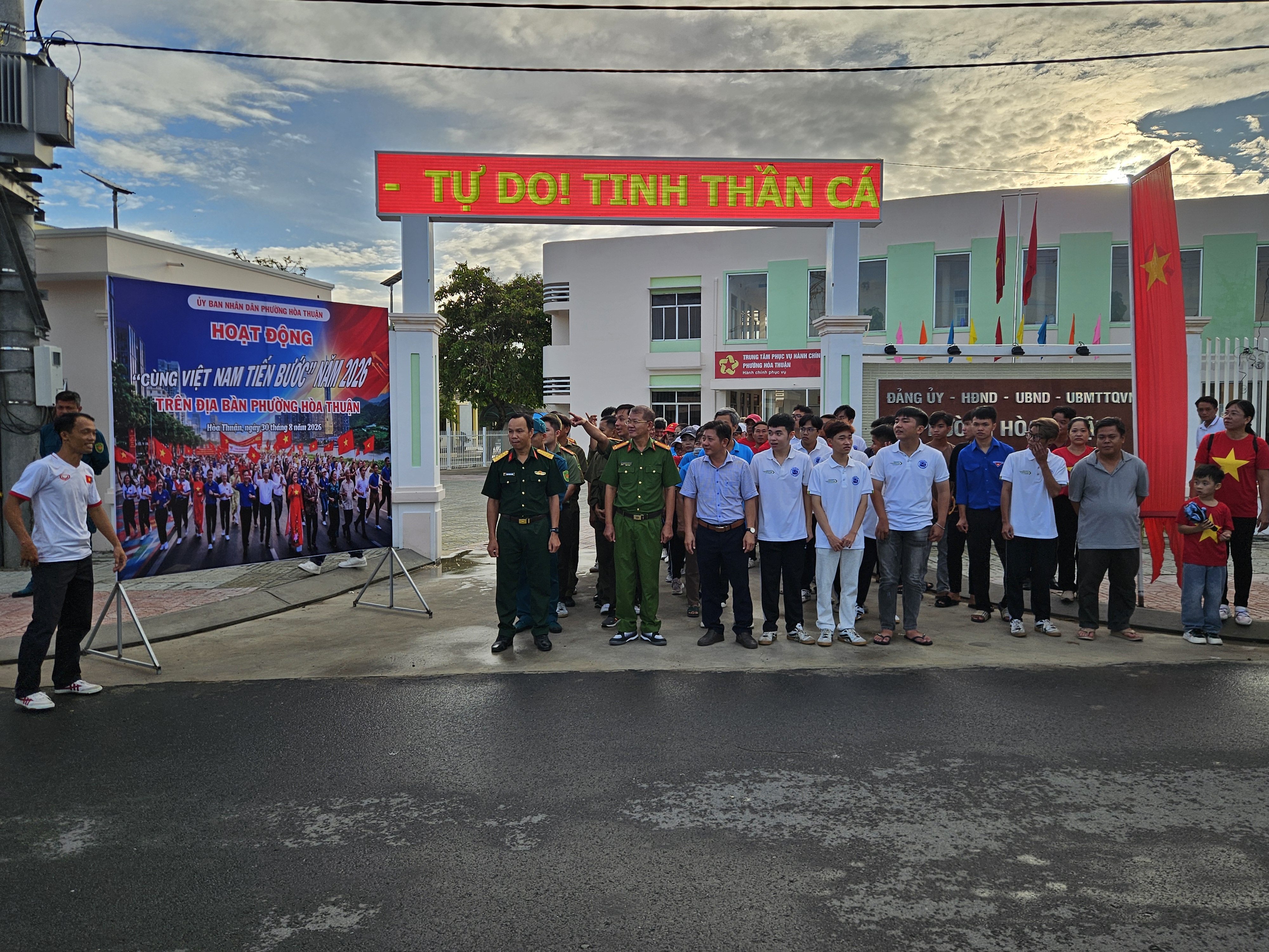 Phường Hòa Thuận hưởng ứng chương trình “cùng Việt Nam tiến bước”