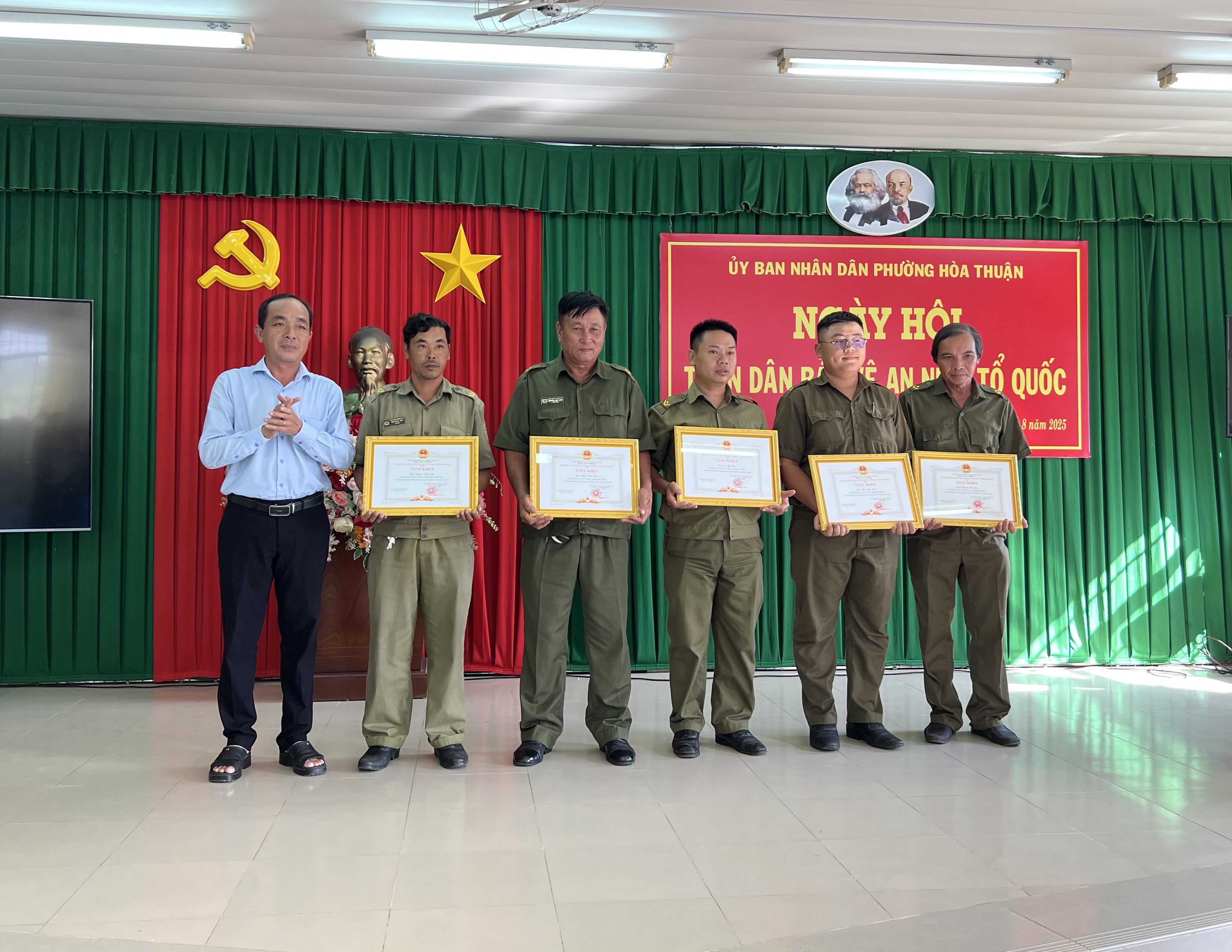 Phường Hòa Thuận trang trọng tổ chức Ngày hội Toàn dân bảo vệ an ninh Tổ quốc năm 2025