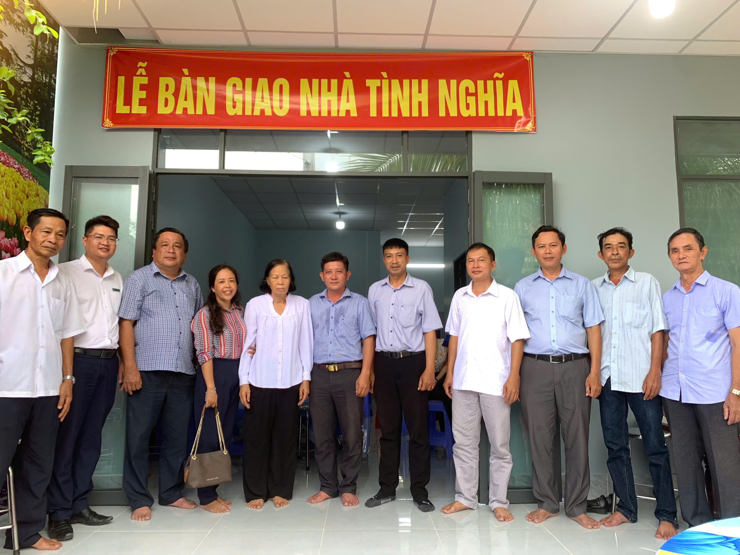BÀN GIAO NHÀ TÌNH NGHĨA CHO GIA ĐÌNH CHÍNH SÁCH TẠI ẤP ĐẦU BỜ, PHƯỜNG HÒA THUẬN