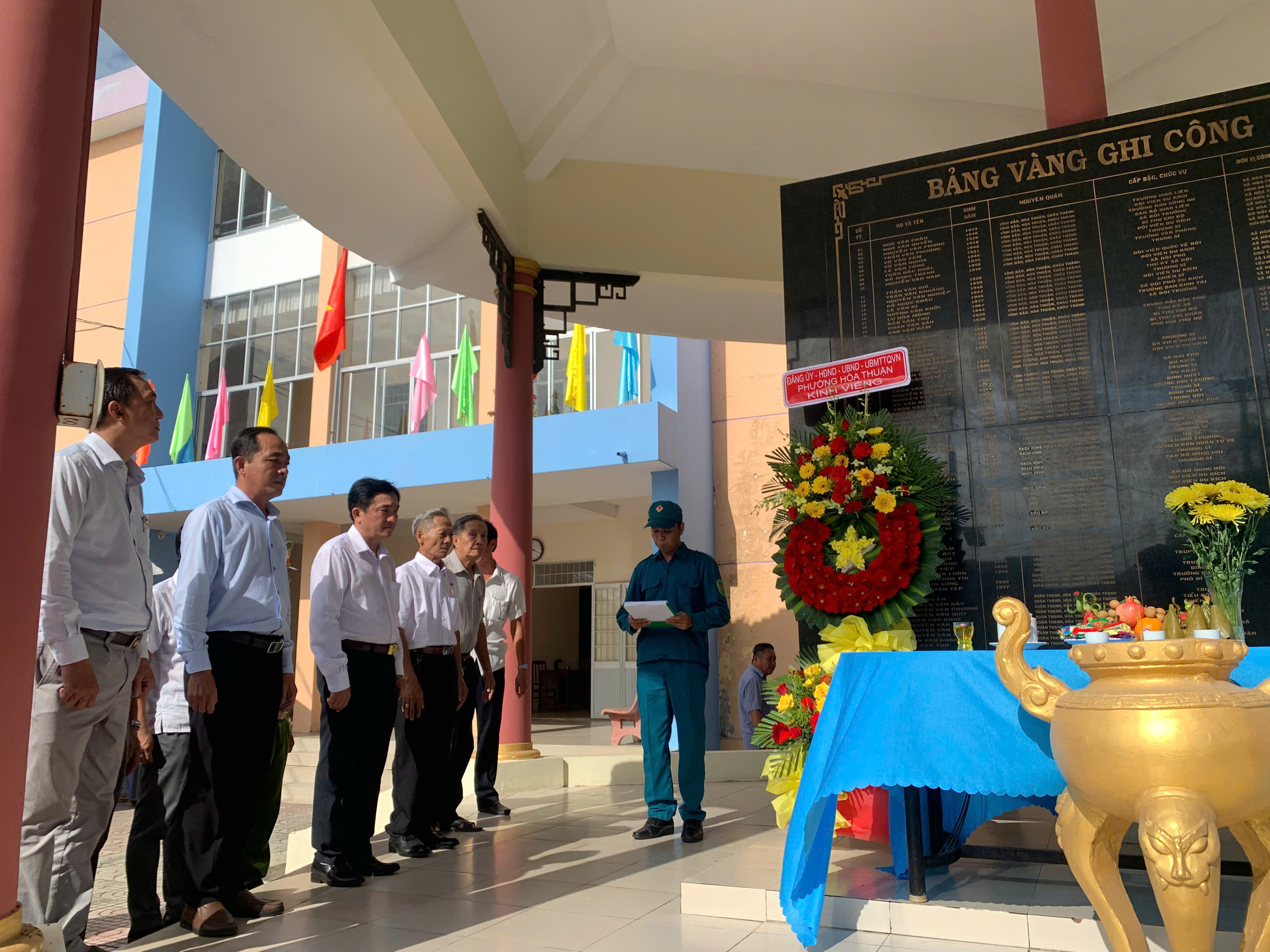 Phường Hòa Thuận tổ chức Lễ thắp nến tri ân và họp mặt kỷ niệm 78 năm Ngày Thương binh - Liệt sĩ (27/7/1947- 27/7/2025)