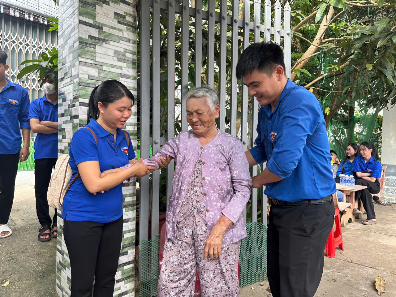 “Bữa cơm yêu thương” – Tuổi trẻ Hòa Thuận lan tỏa hành động nhân văn vì cộng đồng