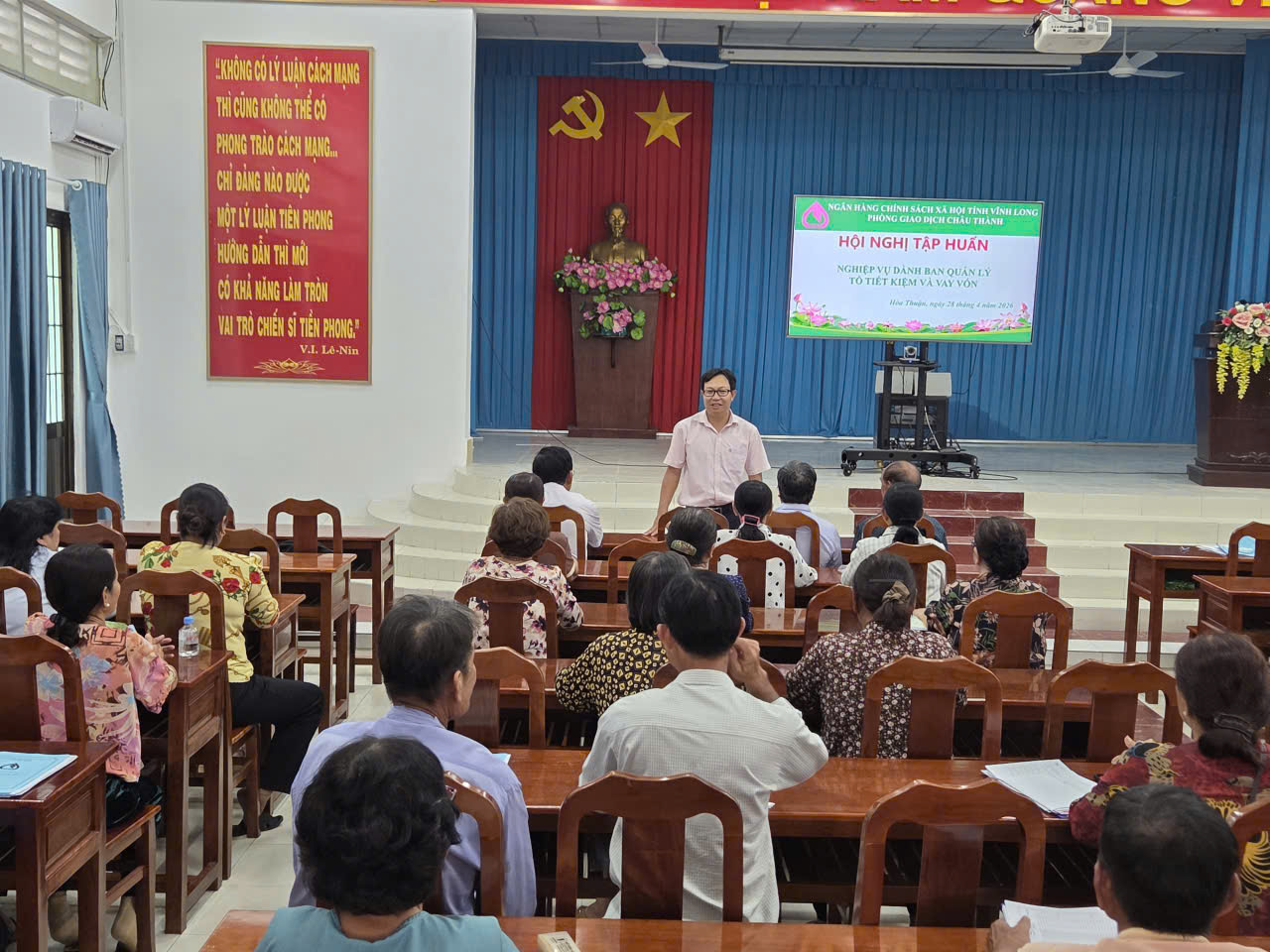 Tập huấn nghiệp vụ cho Ban quản lý Tổ tiết kiệm và vay vốn tại phường Hòa Thuận